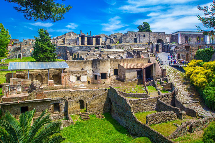 An immersive 3D digital exhibition on Pompeii's final hours has opened in Paris &copy; lara-sh/Shutterstock