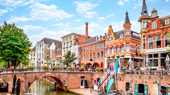 Jans Jansbrug in the old city of Utrecht. Sina Ettmer Photography/Shutterstock