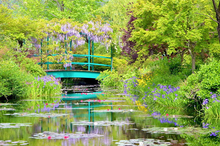 The splendid gardens of Monet&rsquo;s Garden Marmottan in nearby Kitagawa bring the artist&rsquo;s paintings to life