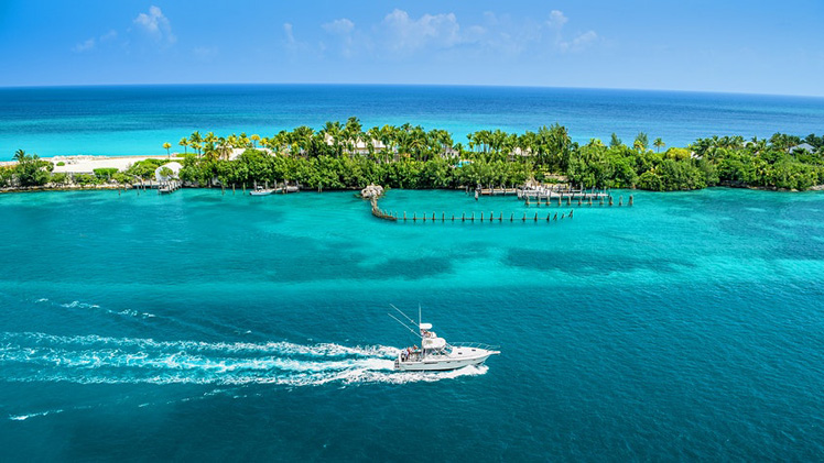 Travelers to the Bahamas will have to observe curfews and other restrictions for the time being &copy;Peter Sitterli/500px