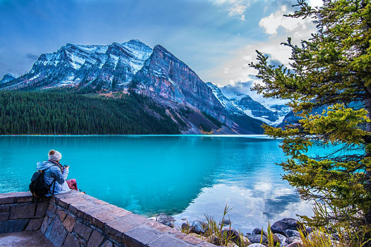 Explore beautiful Canadian spots like Alberta's famous Rocky Mountains &copy; Hue Chee Kong / Shutterstock