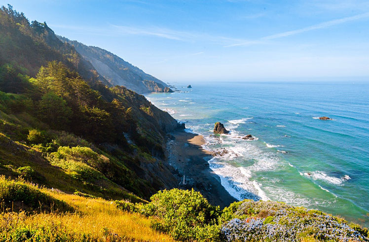 California's scenic Pacific Coast Highway offers splendid views in all directions &copy; Zack Frank/Shutterstock