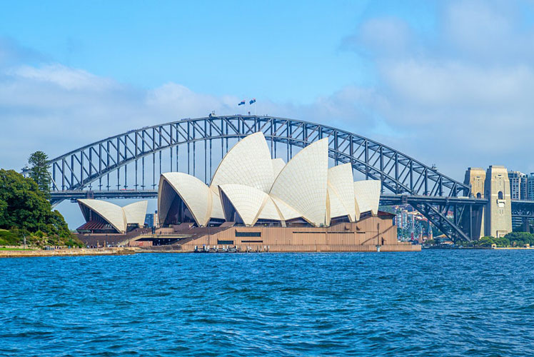 Qantas is optimistic about a return to international travel to Australia in July, but the government isn't so sure &copy; Shutterstock