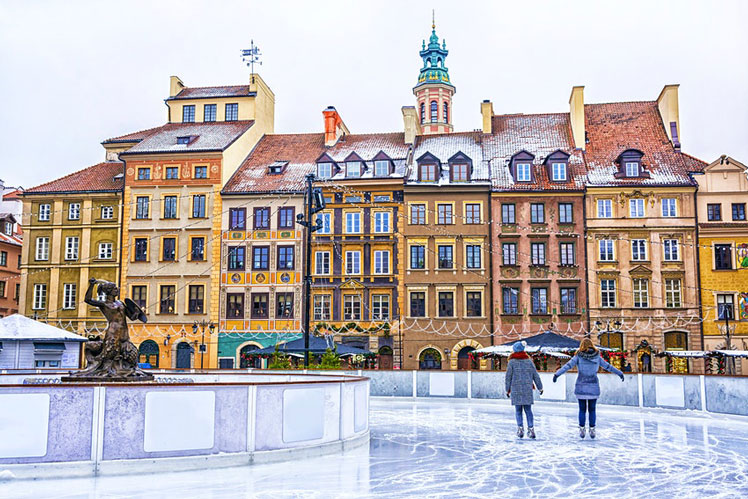 Poland will allow travelers who are vaccinated to enter without quarantine &copy; MarinaD_37 / Shutterstock