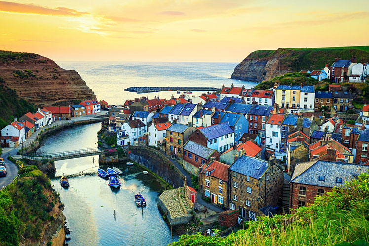 Sunrise over the seaside village of Staithes, North Yorkshire &copy; Lukasz Pajor / Shutterstock