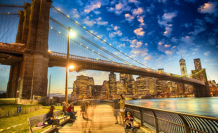 New York is easing restrictions for vaccinated domestic travelers &copy; GagliardiImages / Shutterstock