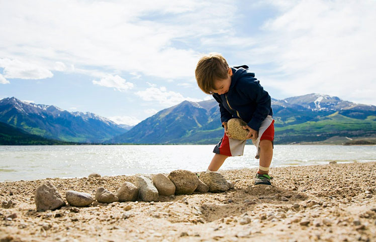 Playing on the beach might seem far fetched in Colorado, but there are so many to choose from &copy; &copy; Maisie Patterson / Getty Images/Tetra images RF