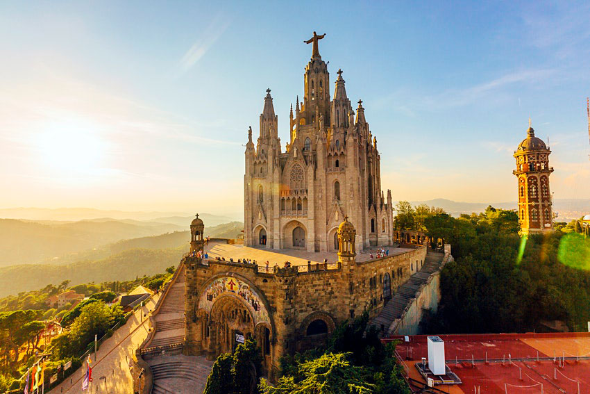 Visas are required of most travelers arriving in Spain, so before your trip, make sure you are fully acquainted with all the documents necessary for entry into Spanish territory. 