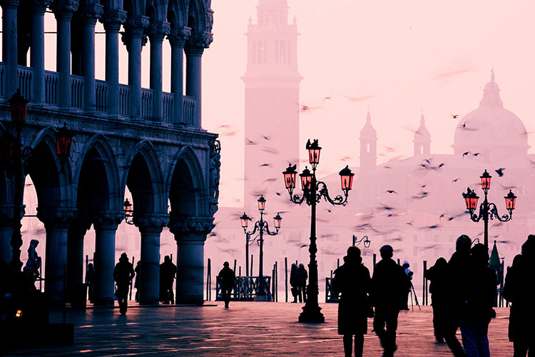 Tourists in Venice before lockdown &copy; Shutterstock